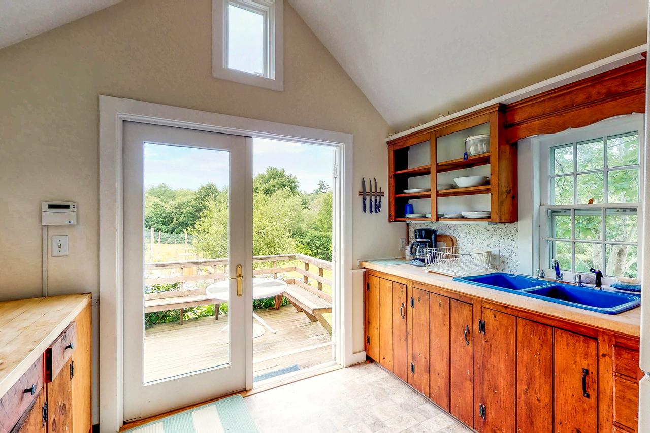 Koi Pond Cottage - thumb 4