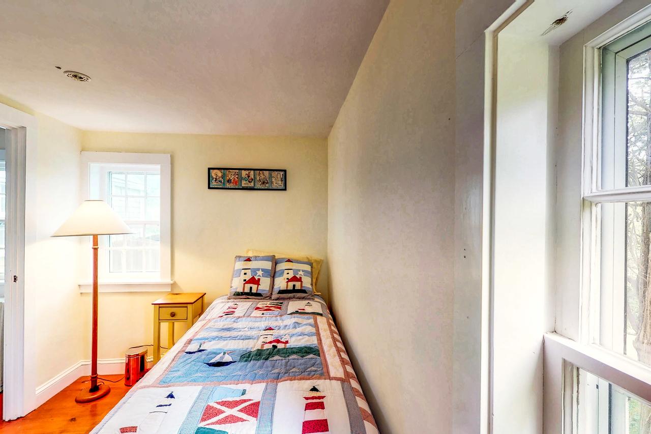 Koi Pond Cottage - thumb 20