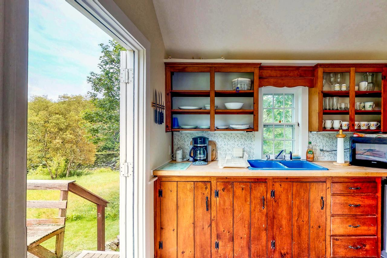 Koi Pond Cottage - thumb 10