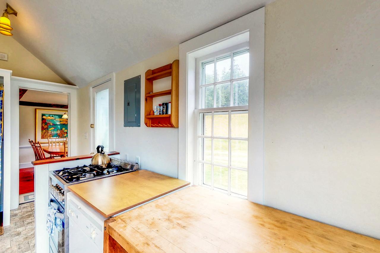 Koi Pond Cottage - thumb 11