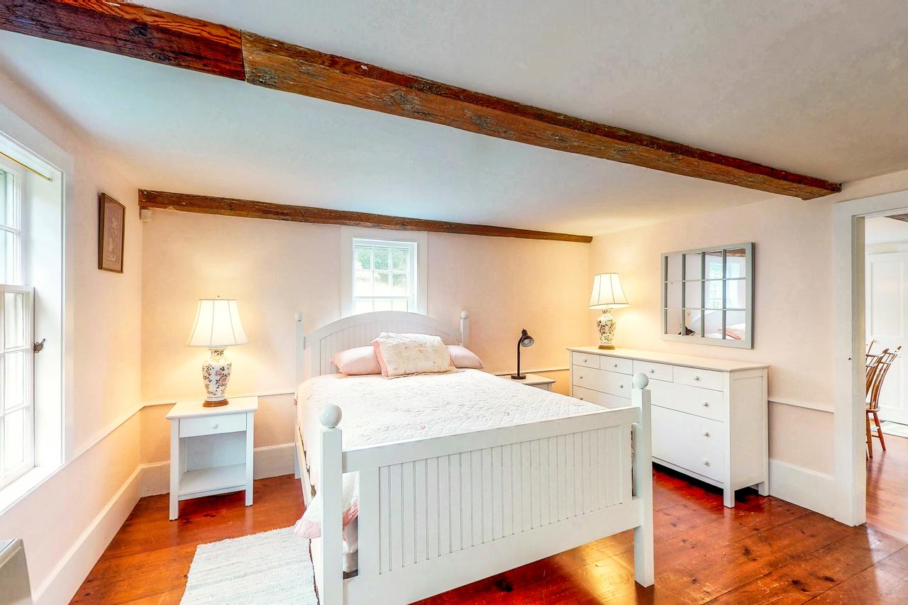 Koi Pond Cottage - thumb 13