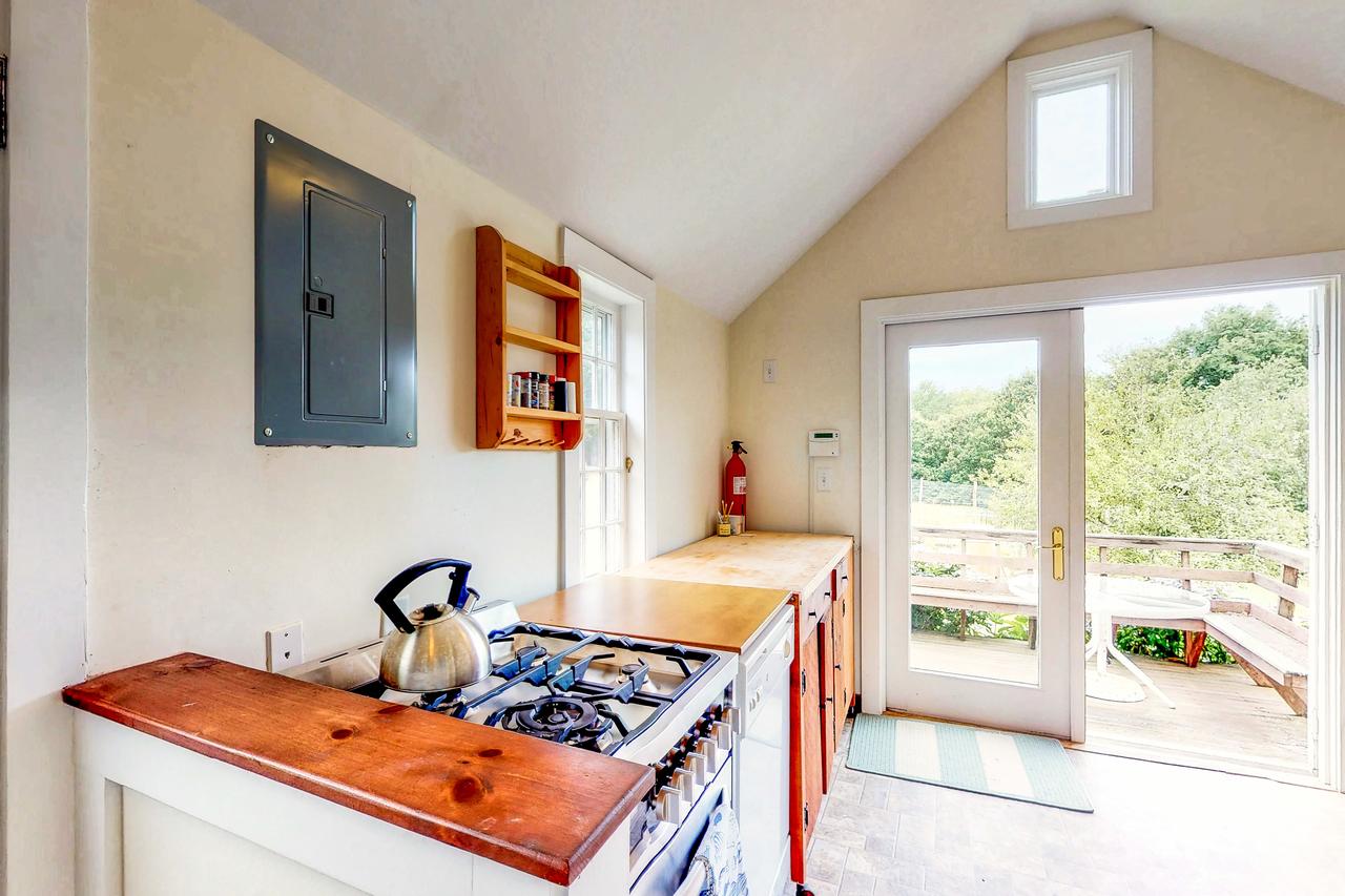 Koi Pond Cottage - thumb 9