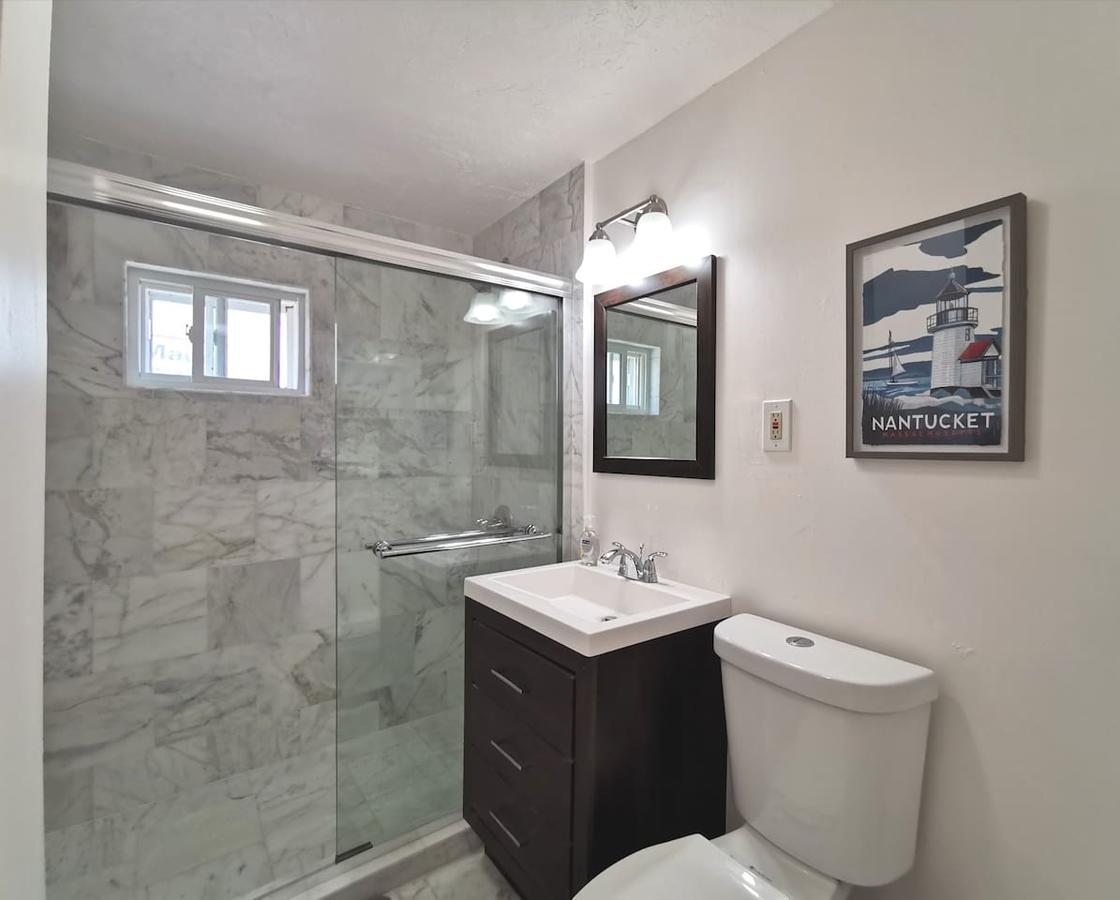 New 3bd Apt Walk To Airport/T Mins To DWTN/Casino - thumb 8