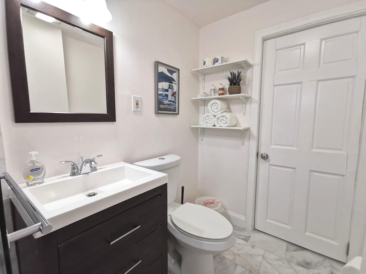 New 3bd Apt Walk To Airport/T Mins To DWTN/Casino - thumb 5