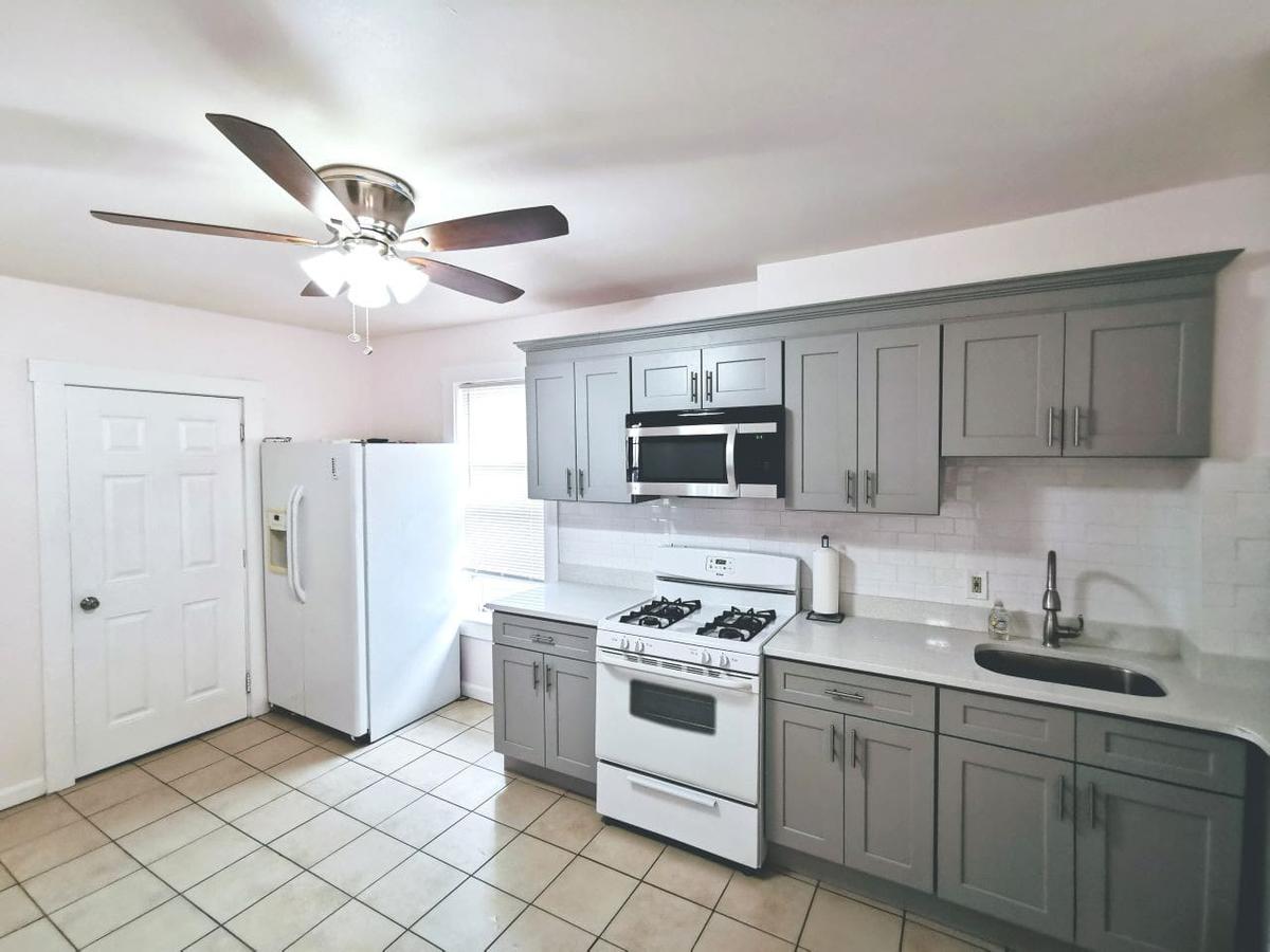 New 3bd Apt Walk To Airport/T Mins To DWTN/Casino - thumb 9