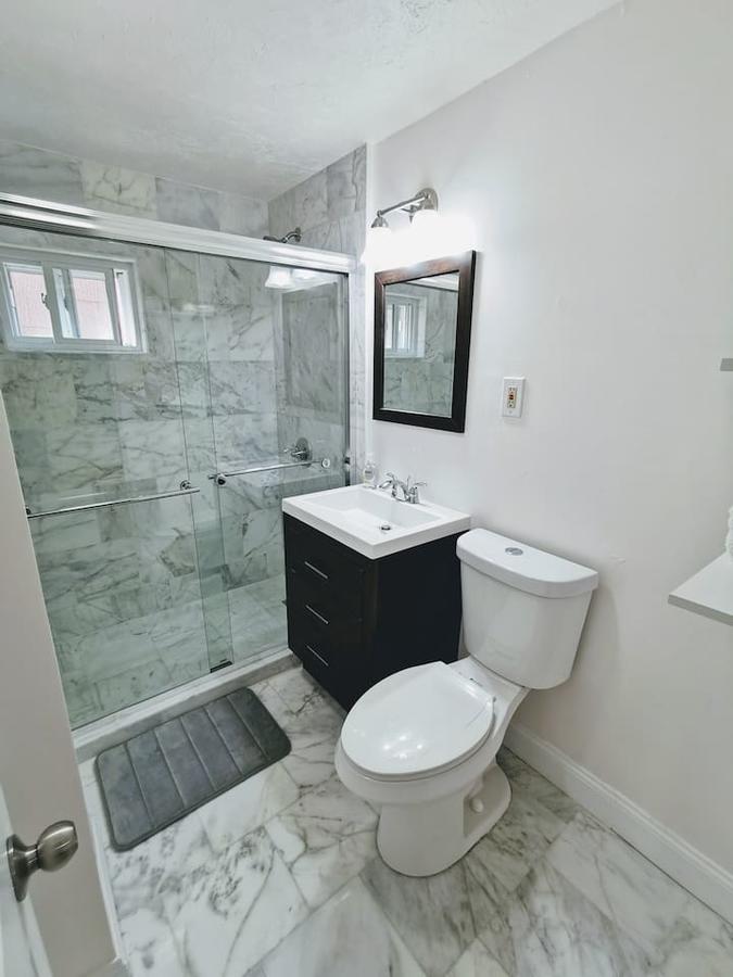 New 3bd Apt Walk To Airport/T Mins To DWTN/Casino - thumb 7