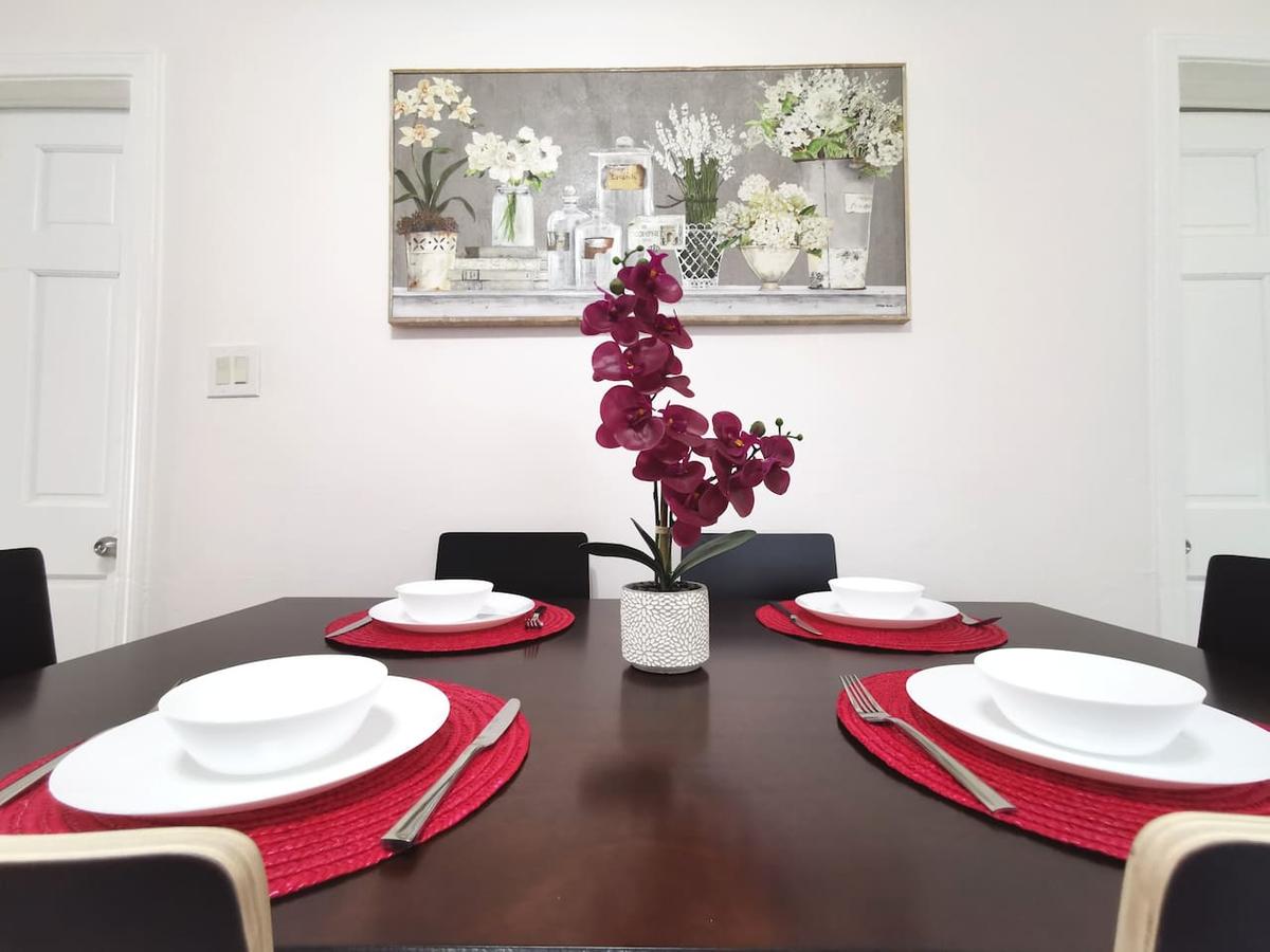 New 3bd Apt Walk To Airport/T Mins To DWTN/Casino - thumb 0