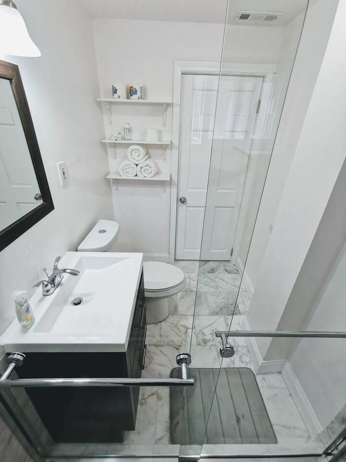 New 3bd Apt Walk To Airport/T Mins To DWTN/Casino - thumb 2