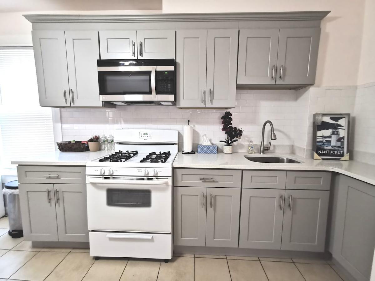 New 3bd Apt Walk To Airport/T Mins To DWTN/Casino - thumb 3