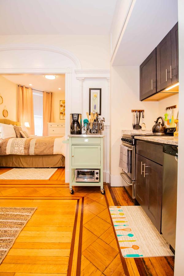 Renovated, Chic, One Bed, Sleeps 4,Steps To Transit - thumb 15