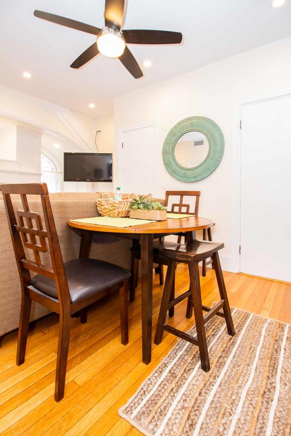 Renovated, Chic, One Bed, Sleeps 4,Steps To Transit - thumb 18