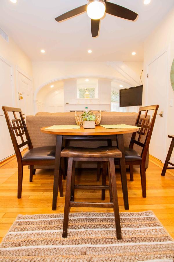 Renovated, Chic, One Bed, Sleeps 4,Steps To Transit - thumb 1