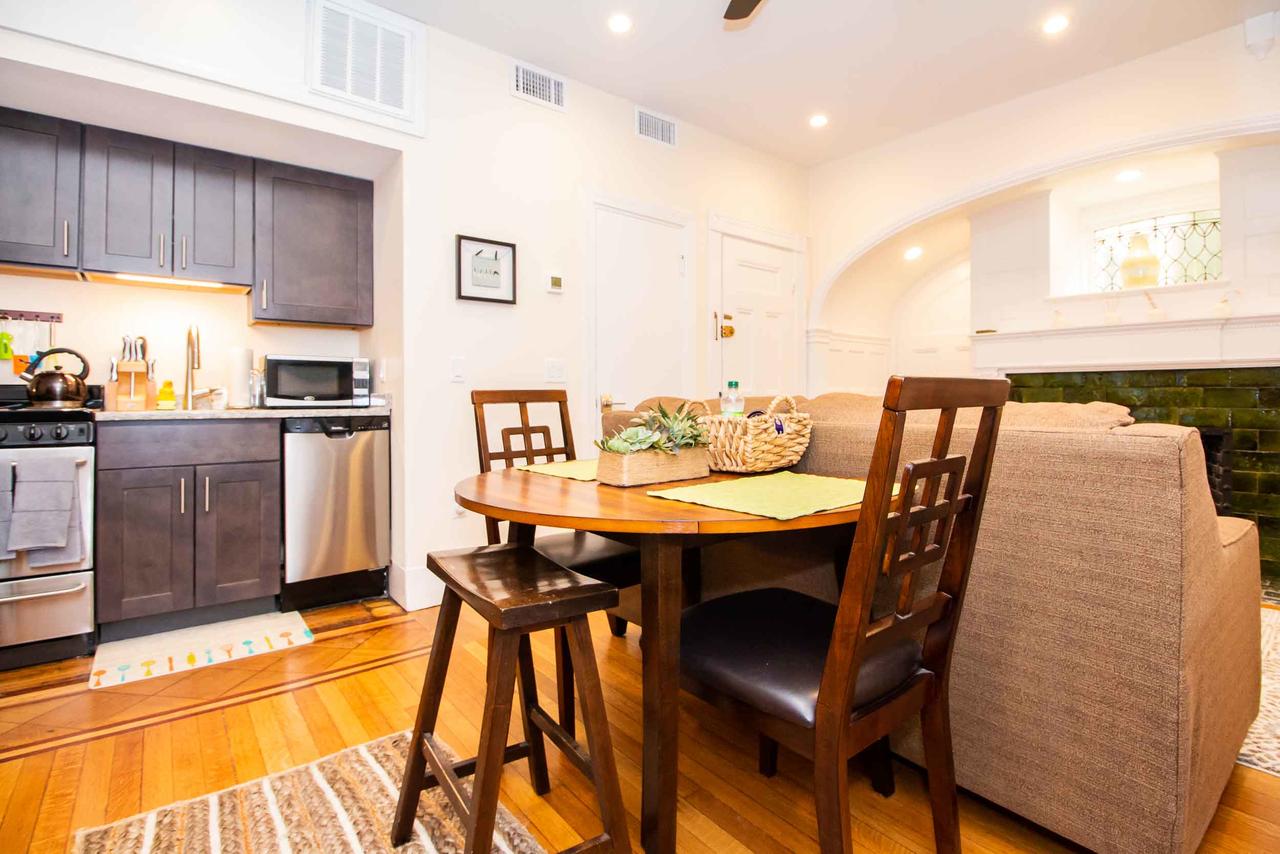 Renovated, Chic, One Bed, Sleeps 4,Steps To Transit - thumb 25