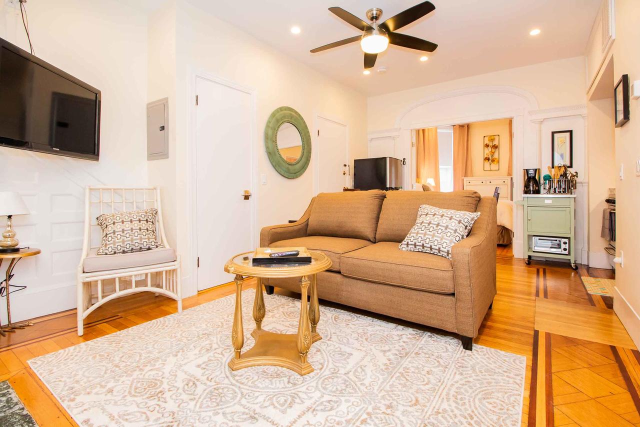 Renovated, Chic, One Bed, Sleeps 4,Steps To Transit - thumb 19