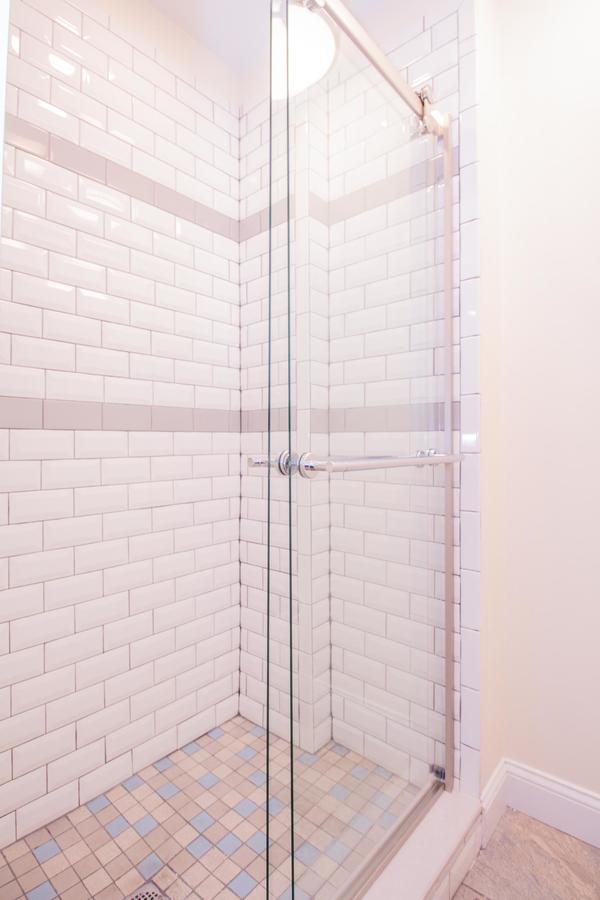 Renovated, Chic, One Bed, Sleeps 4,Steps To Transit - thumb 8