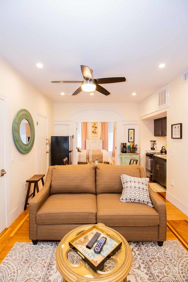 Renovated, Chic, One Bed, Sleeps 4,Steps To Transit - thumb 11