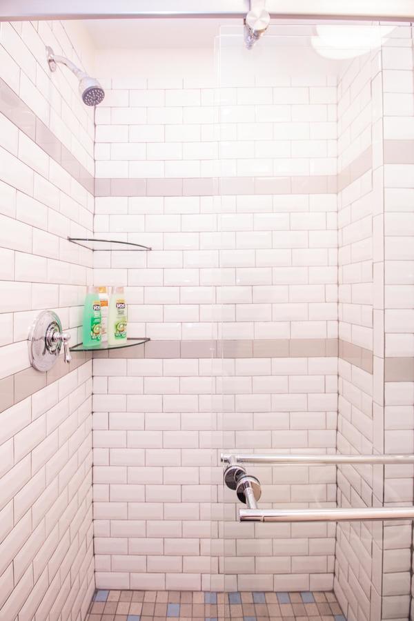 Renovated, Chic, One Bed, Sleeps 4,Steps To Transit - thumb 22