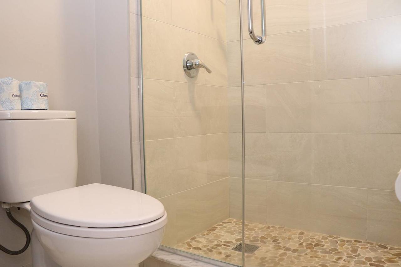 A Stylish Stay W/ A Queen Bed, Heated Floors.. #15 - thumb 11