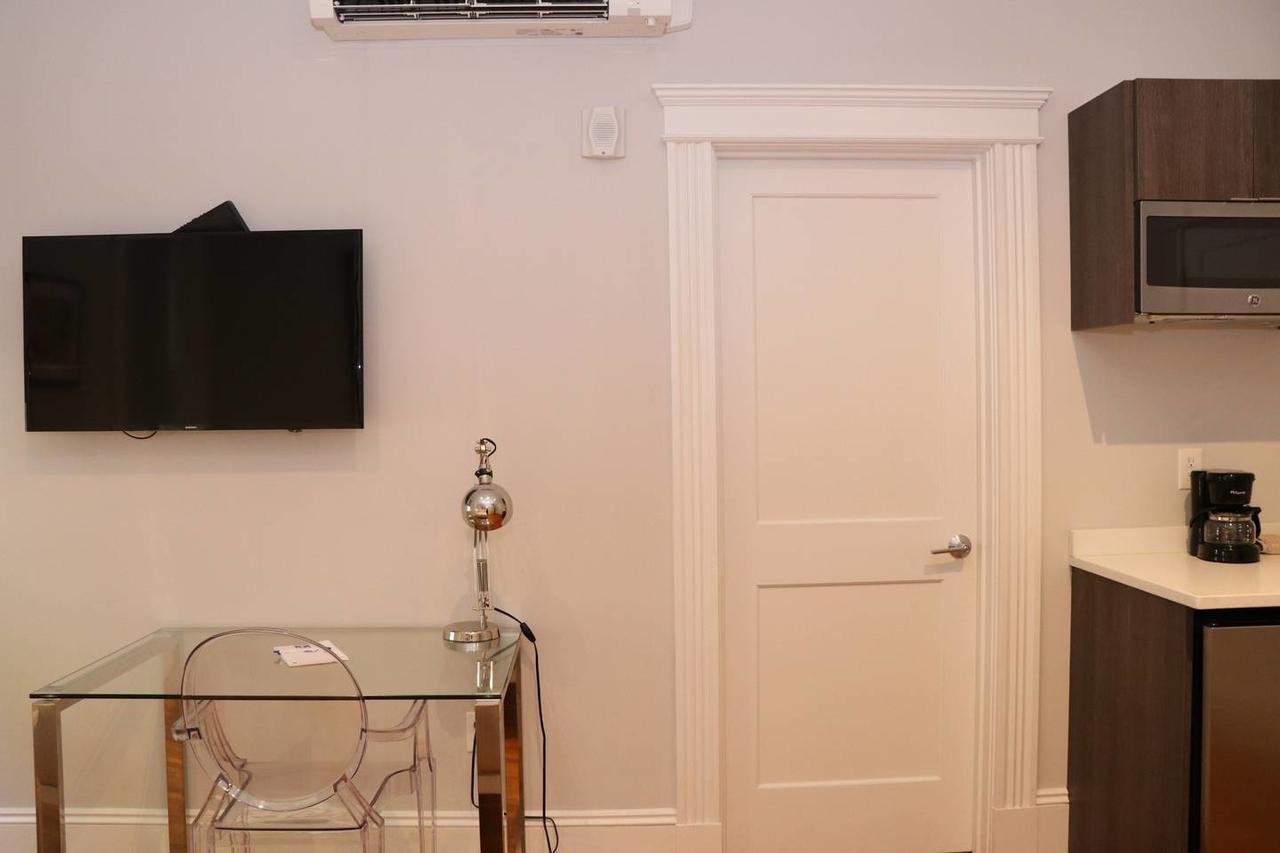 A Stylish Stay W/ A Queen Bed, Heated Floors.. #15 - thumb 9