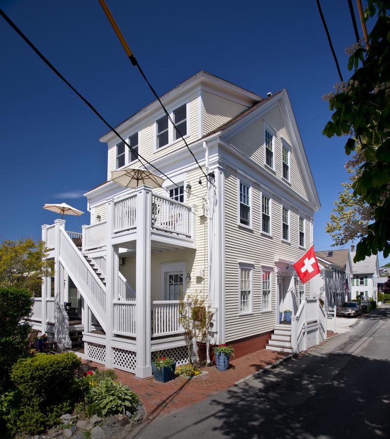 Benchmark Inn - thumb 0
