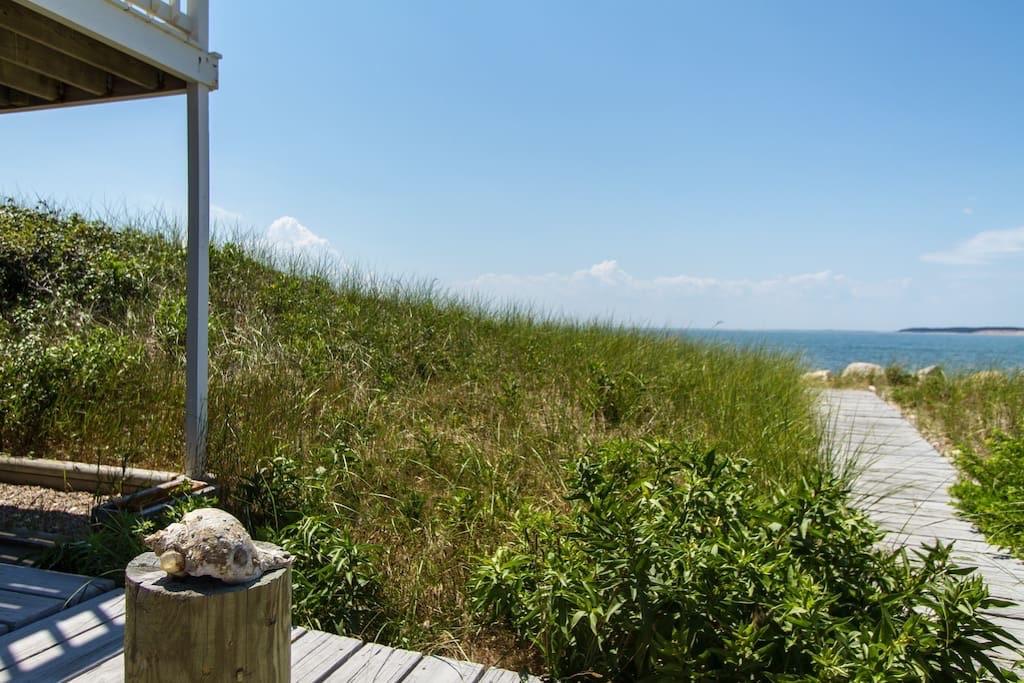 Spectacular Waterfront Cottage - thumb 3