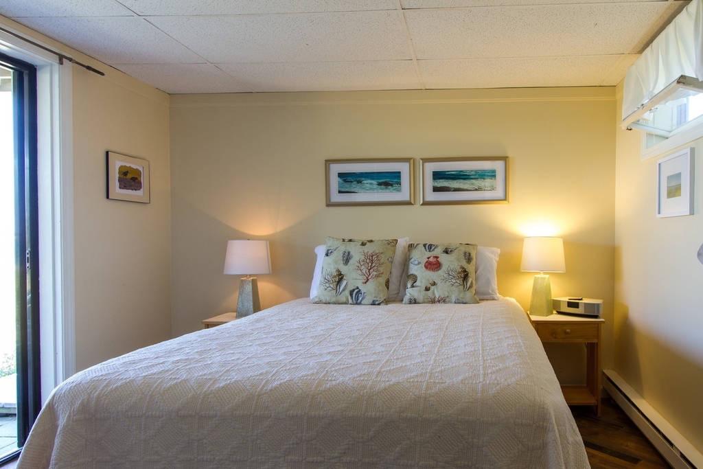 Spectacular Waterfront Cottage - thumb 4