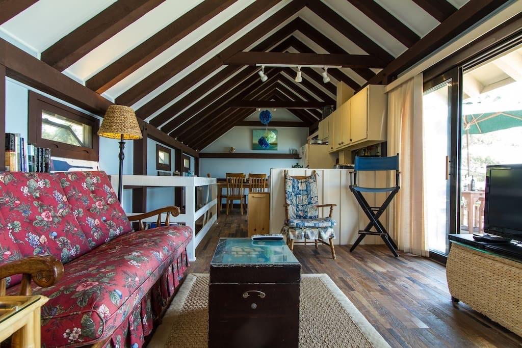 Spectacular Waterfront Cottage - thumb 9