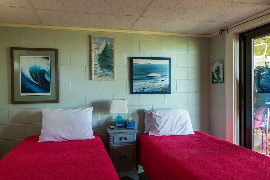 Spectacular Waterfront Cottage - thumb 12