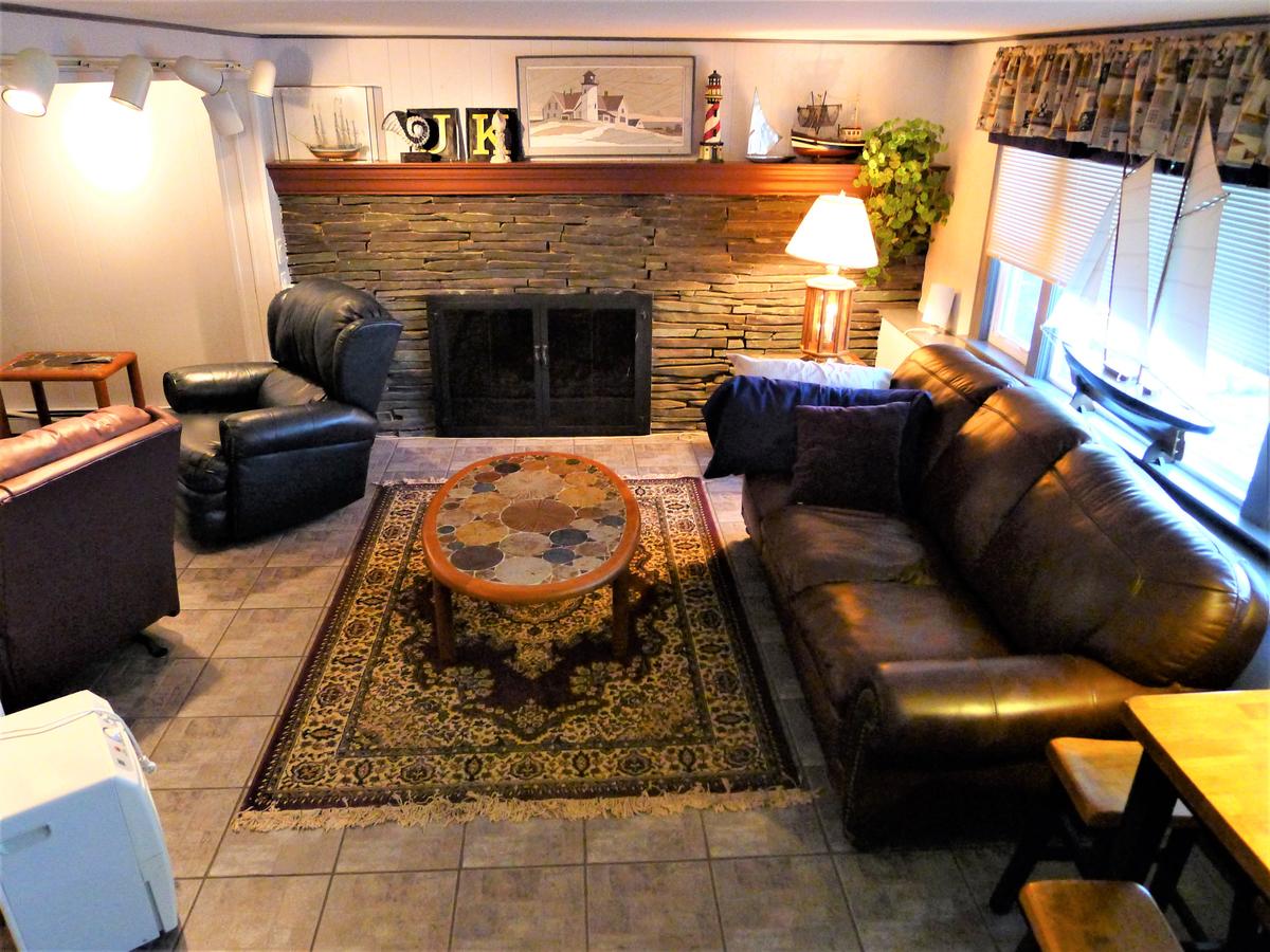 563 PLEASANT LAKE - 4 Bedroom - thumb 2