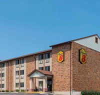 Super 8 by Wyndham St Charles - Accommodation Massachusetts