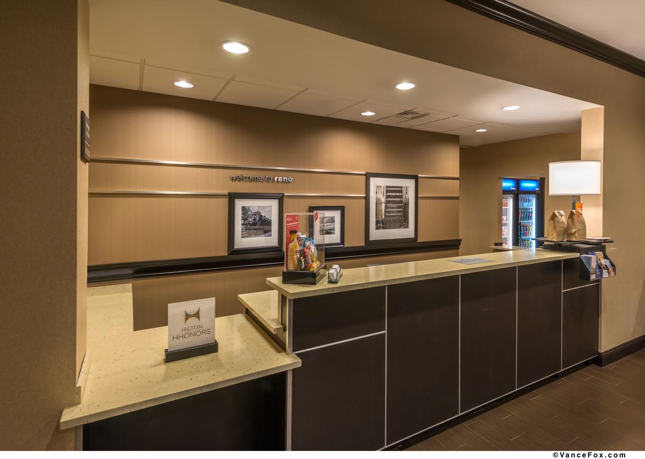 Hampton Inn & Suites Reno - thumb 5