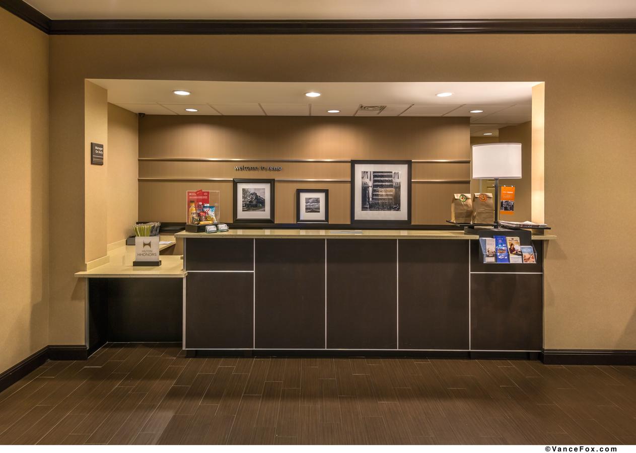 Hampton Inn & Suites Reno - thumb 6