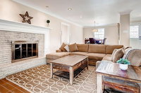 4000 sq ft entire house close to the Strip Accommodation Massachusetts