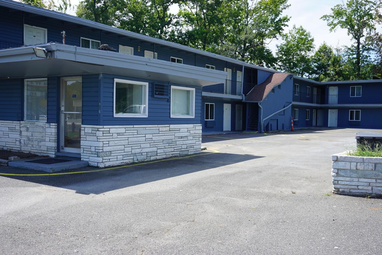 Chalet Motel - thumb 1