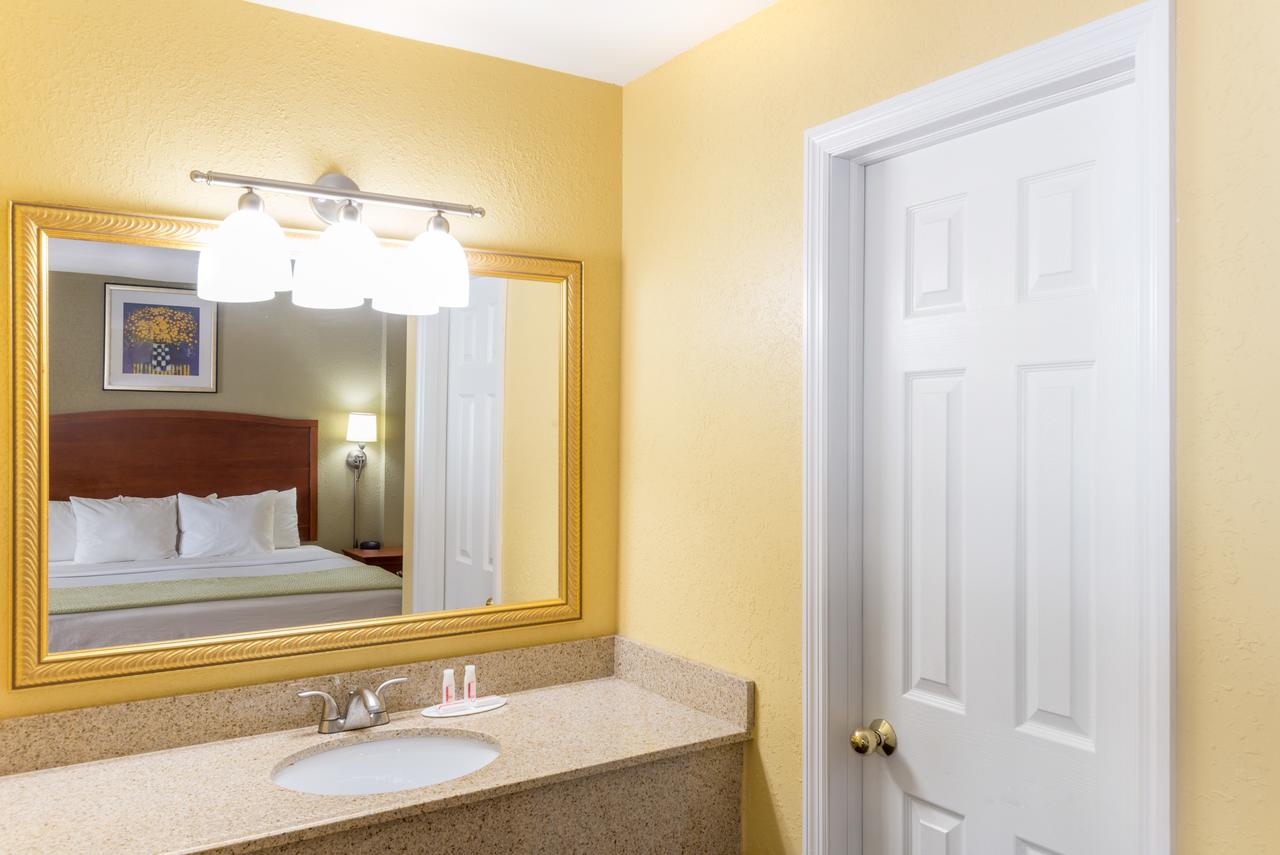 Days Inn By Wyndham Poughkeepsie - thumb 32