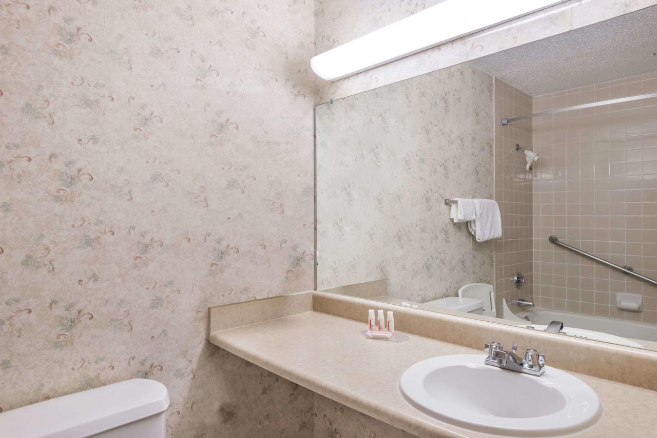 Ramada By Wyndham Watertown - thumb 16