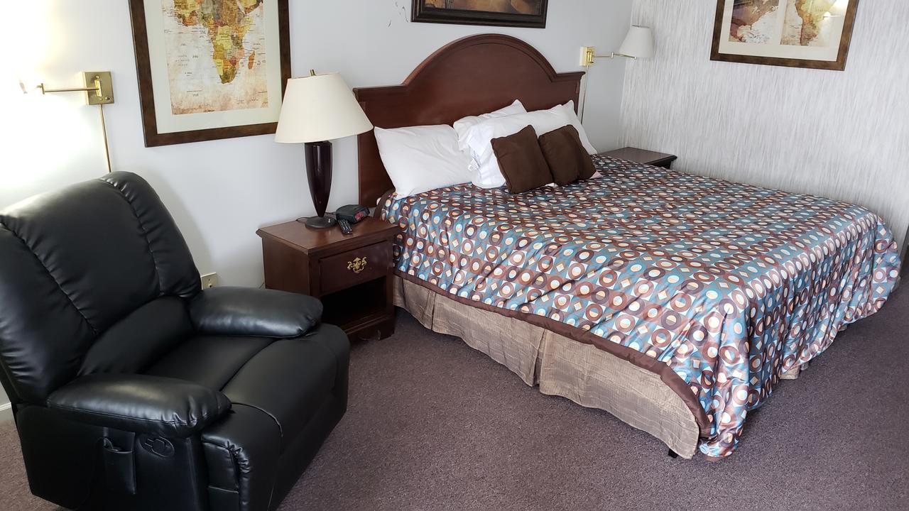 Colonial Manor Motel - thumb 11