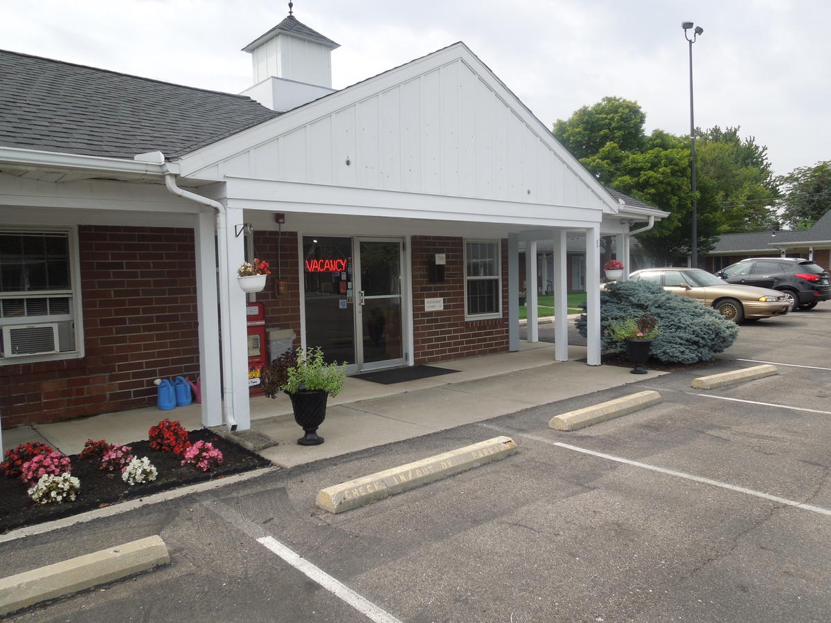 Colonial Manor Motel - thumb 32