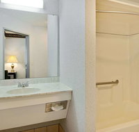 Days Inn by Wyndham Lisbon - Accommodation Massachusetts