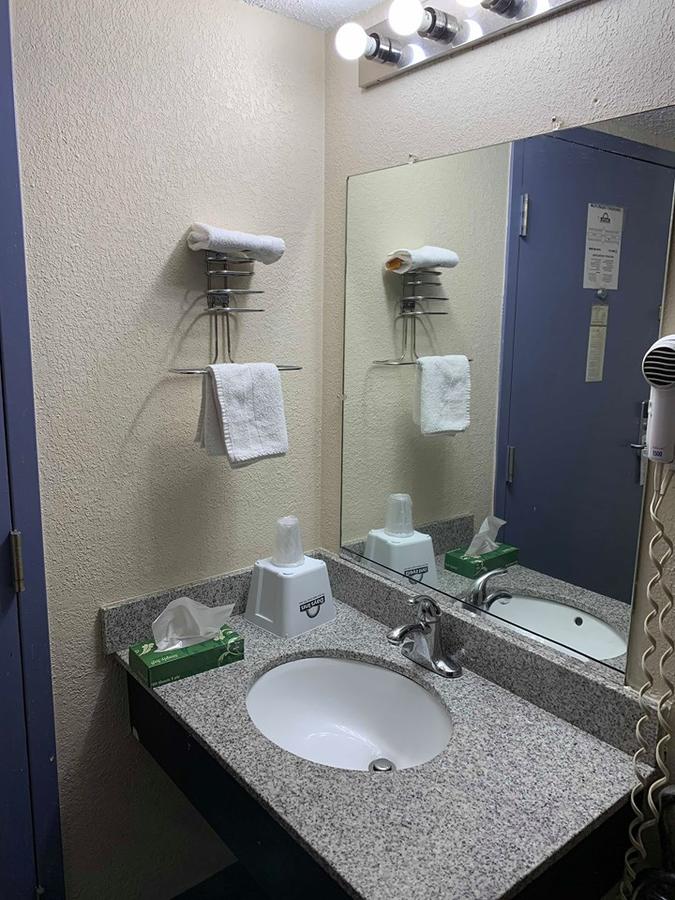 Home-Towne Suites - thumb 16