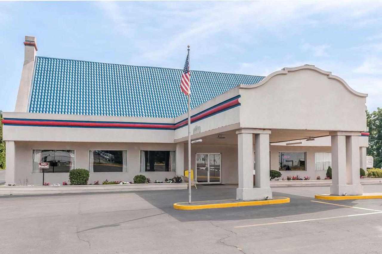Home-Towne Suites - thumb 0