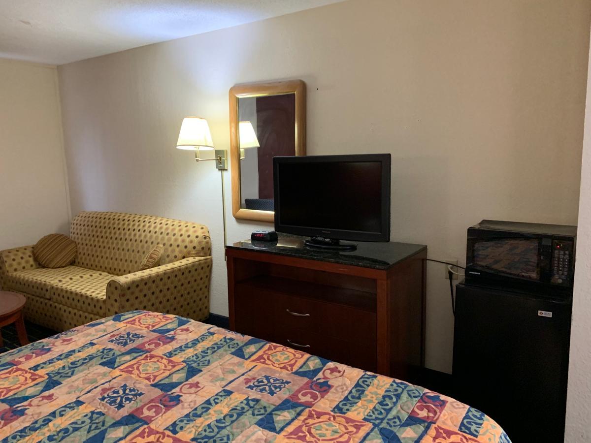 Home-Towne Suites - thumb 4