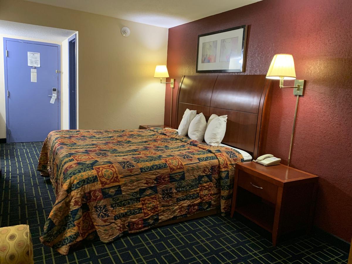 Home-Towne Suites - thumb 14