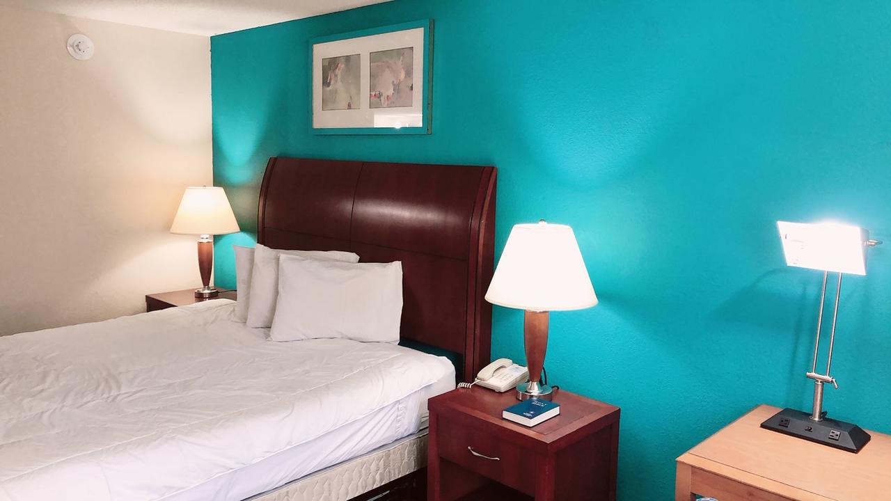 Home-Towne Suites - thumb 12