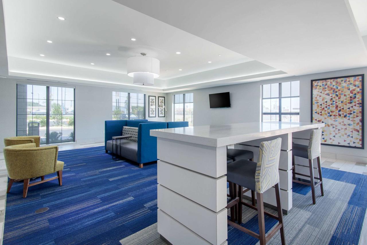 Comfort Inn & Suites Tulsa Catoosa - thumb 1