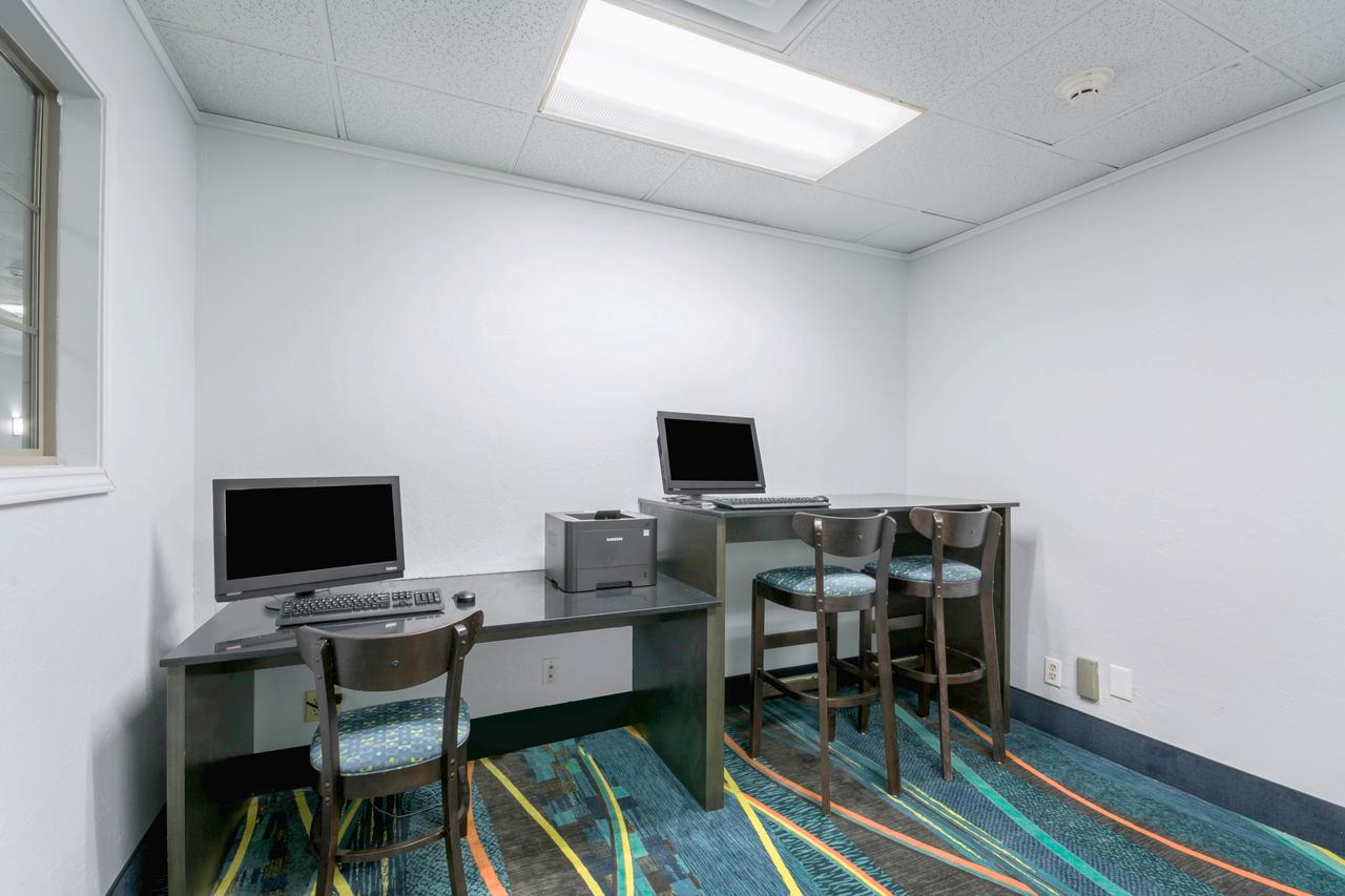 Clarion Inn & Suites Convention Center Near Bricktown - thumb 19