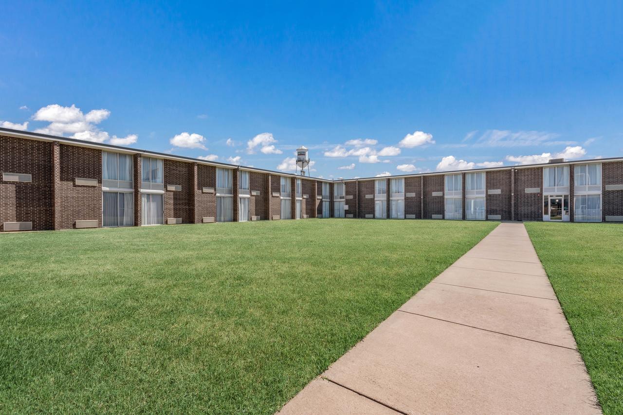 Clarion Inn & Suites Convention Center Near Bricktown - thumb 18