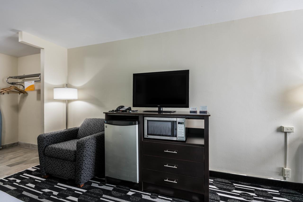 Clarion Inn & Suites Convention Center Near Bricktown - thumb 20