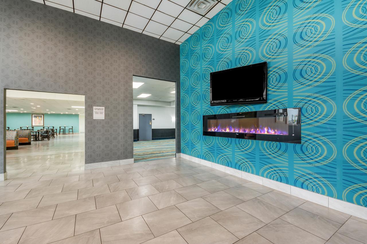 Clarion Inn & Suites Convention Center Near Bricktown - thumb 7