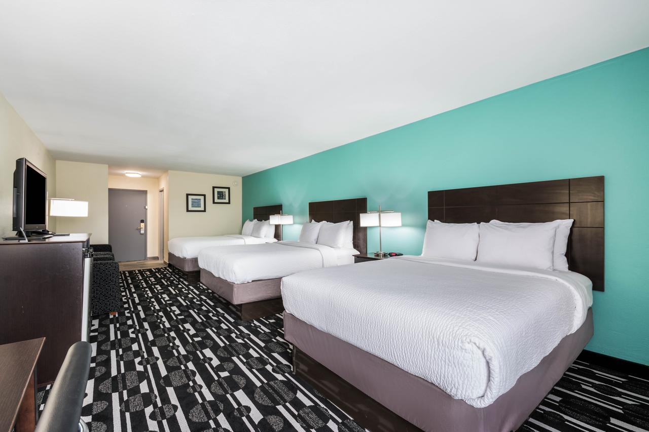 Clarion Inn & Suites Convention Center Near Bricktown - thumb 0